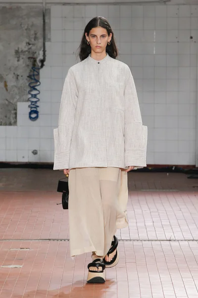 Look 19